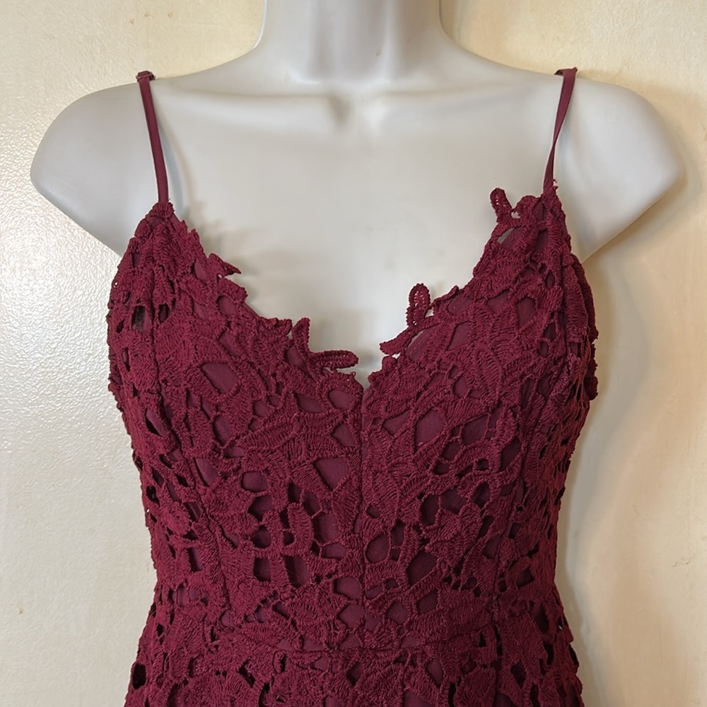 ASTR the Label cranberry lace spaghetti strap tea length dress size S - Picture 3 of 14